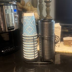 Cup/lid holder
